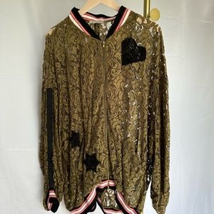 Martha medeiros green lace shirt